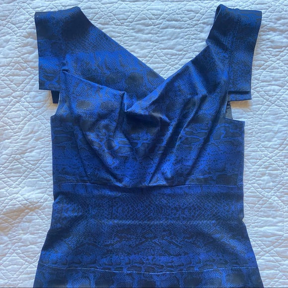 Iconic Black Halo Jackie O navy/black python print sheath dress with Bi-stretch - Picture 7 of 8